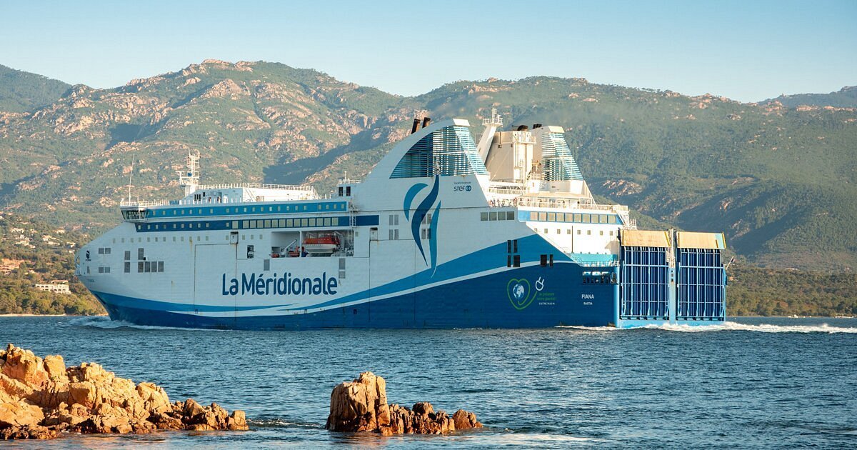 découvrez le confort inégalé des ferries vers tanger. profitez d'une traversée agréable avec des installations modernes, des sièges confortables et une multitude de services pour rendre votre voyage mémorable. que vous voyagiez en famille ou en solo, embarquez pour une expérience unique sur la route maritime.